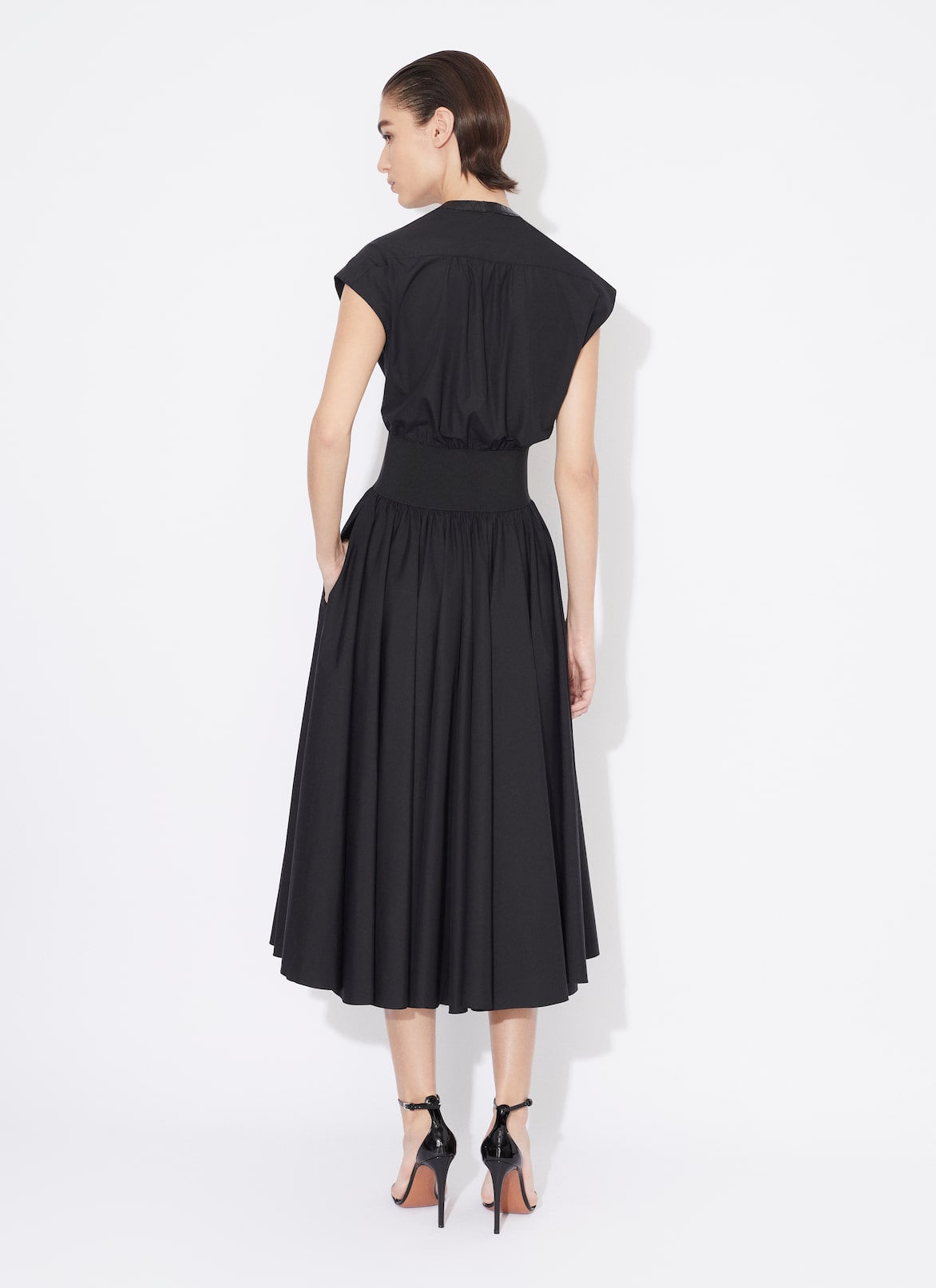 VESTIDO CON CINTURÓN DE POPELINA DE ALGODÓN ALAÏA NEGRO VESTIDO CON CINTURÓN DE POPELINA DE ALGODÓN